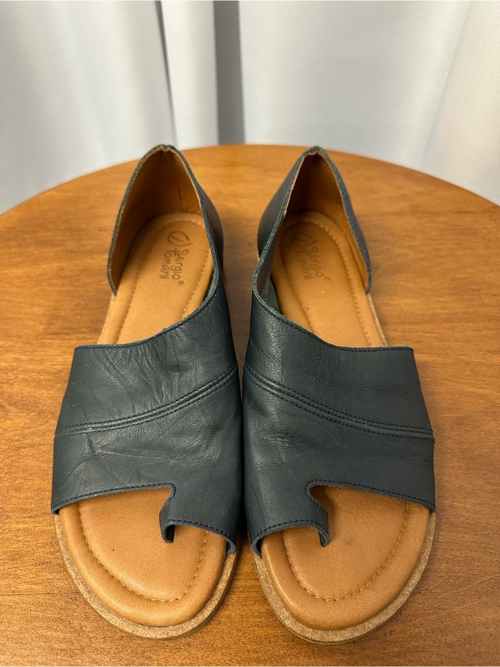 Women's Sergio tomani toe ring navy blue  Leather Sandals size 37